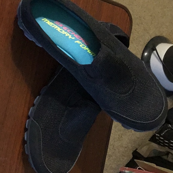 Sketchers Memory Foam Ladies 6 1/2 size. Black color - Picture 4 of 4